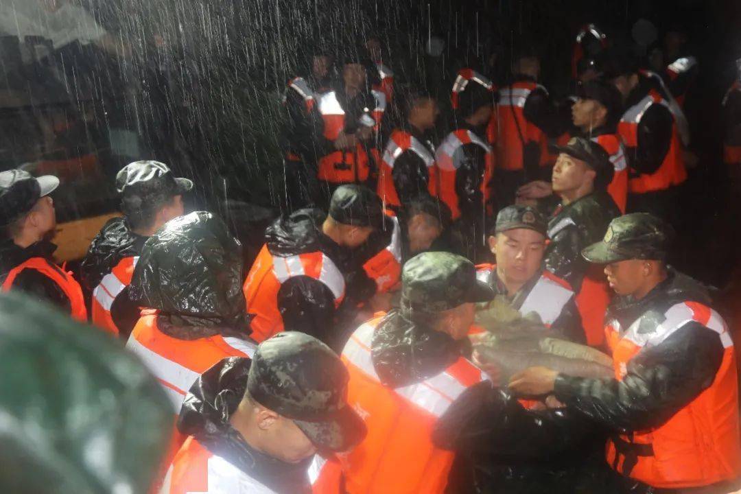 抗洪戰士下落不明_98抗洪犧牲多少戰士_奶茶店給抗洪戰士送爆米花