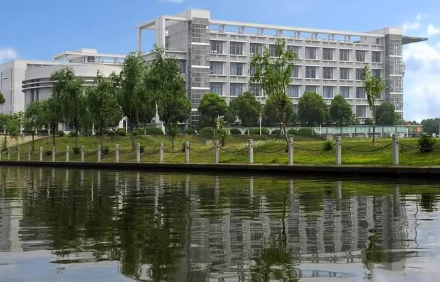 金融是本故事書下載_金融是本故事書_上海金融學(xué)院是幾本