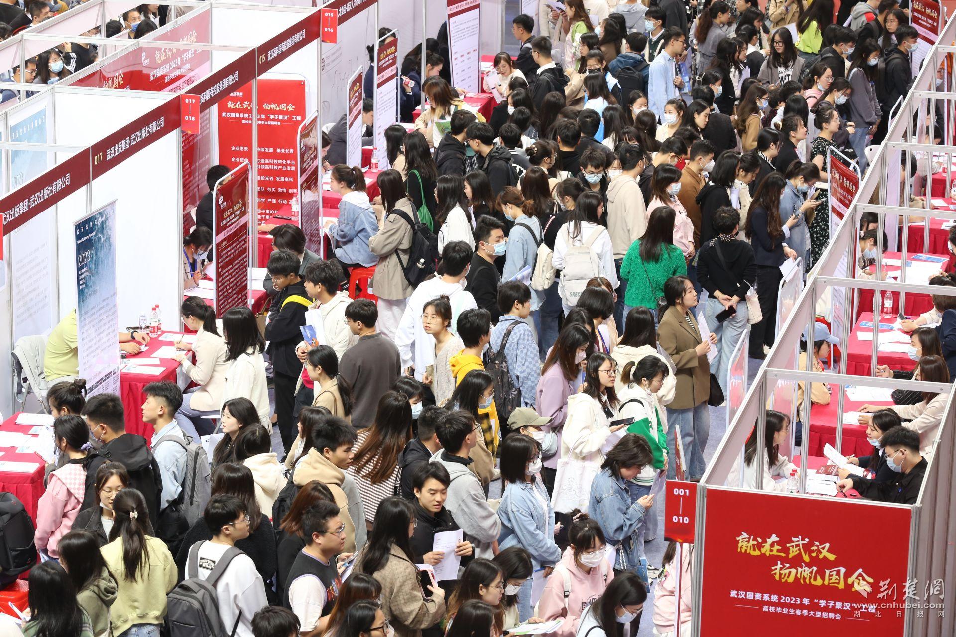 女大學穿生文胸照片_大學生招聘會_51888 團購會 宜興花園豪生