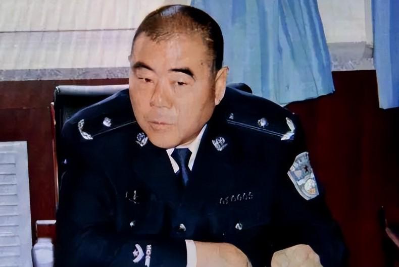 瘋狂斂財超4000萬,被判18年罰110萬,馮志強的惡行超過想象