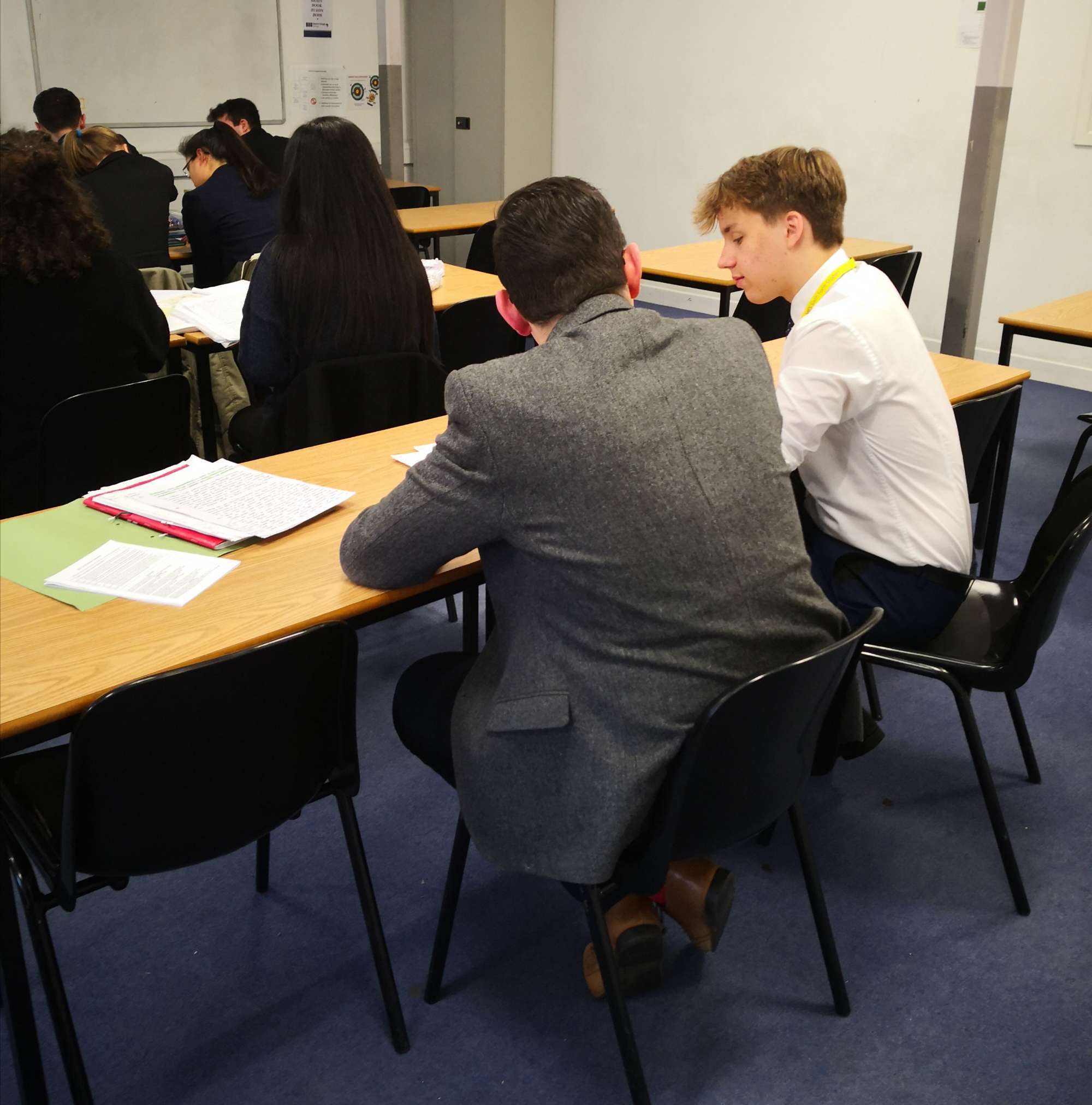 最后一課續(xù)寫(xiě)_12課小木偶的故事續(xù)寫(xiě)_地球上的最后一個(gè)人續(xù)寫(xiě)