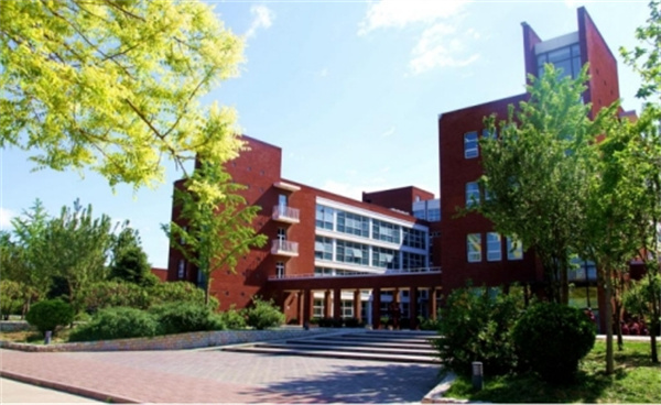 成都外國語學校學費_成都協同外國語學校學費_成都外國語收費標準