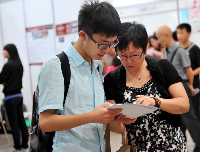 專科好本科哪個好_專科好本科好_三本和專科哪個好