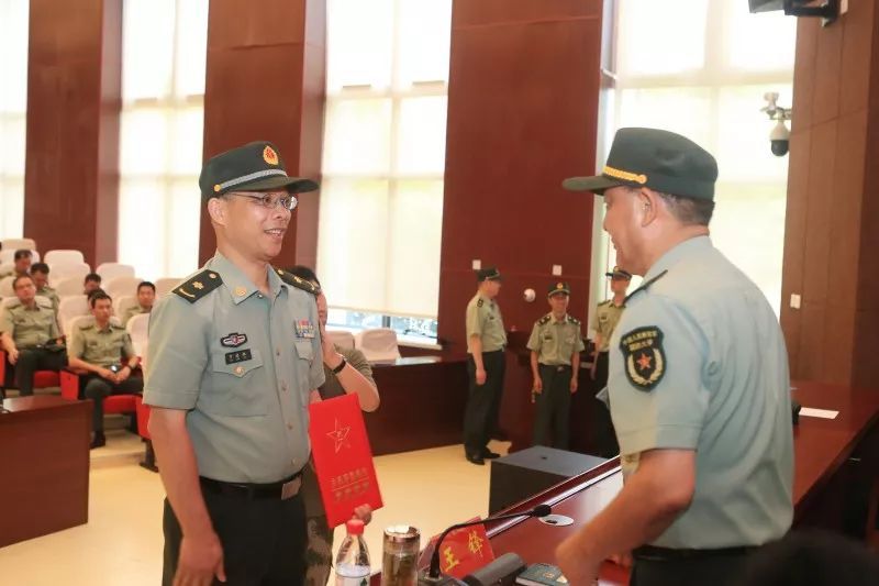 國(guó)防軍銜大學(xué)出來(lái)干什么_國(guó)防軍銜大學(xué)出來(lái)能干什么_國(guó)防大學(xué)出來(lái)什么軍銜
