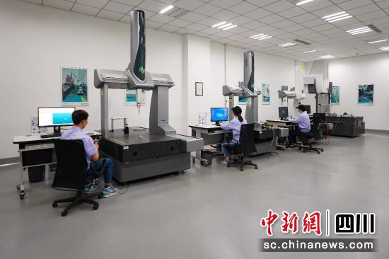 成都航空職業技術學院—?？怂箍祹缀瘟坑嬃考夹g協同創新中心檢測間 。成都航空職業技術學院供圖