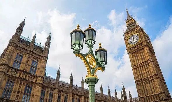 大本鐘修繕工程_大本鐘皇家藍表盤翻新_英國大本鐘時隔5年再敲響