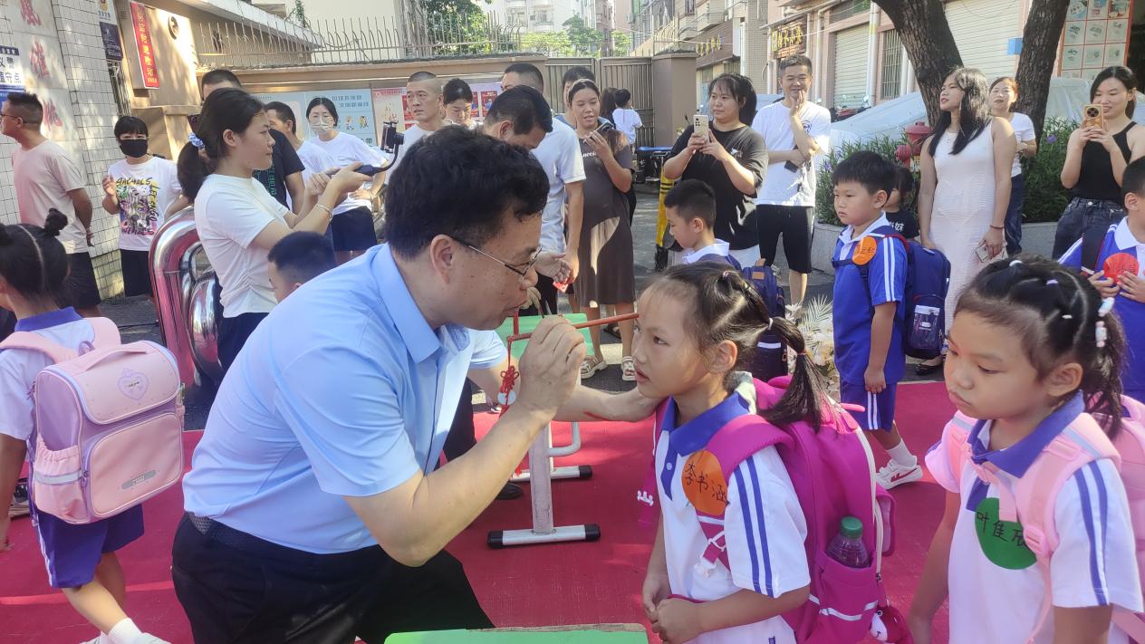 深圳中小學開學典禮_深圳幼兒園開學活動_小班開學寄語