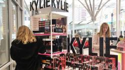 依靠Kylie Jenner在Instagram上的1.51億粉絲,Kylie Cosmetics銷售額僅用一年半就達到4.2億美元